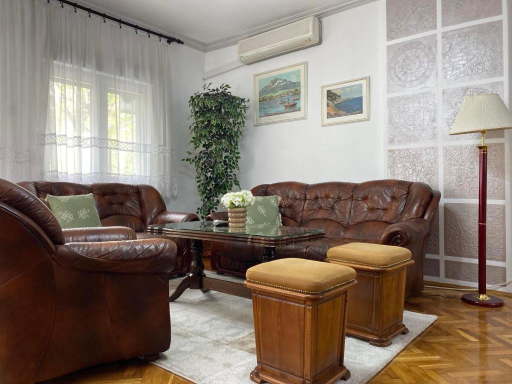 Vintage Apartment - 2