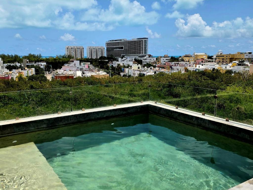 Mangle 13 Modern Apartments-Rooftop pool, close to Ferry, Cancún