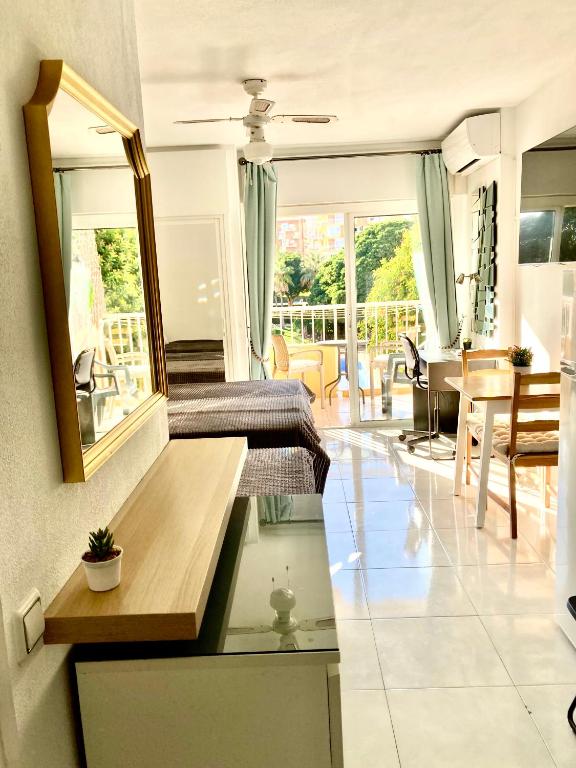 Costa Azul Studio with Pool, Benalmádena