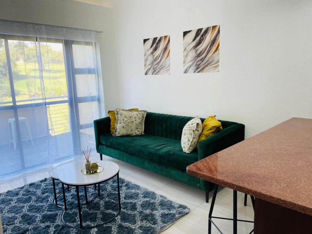 Serene & simple 1BR Escape, Roodepoort