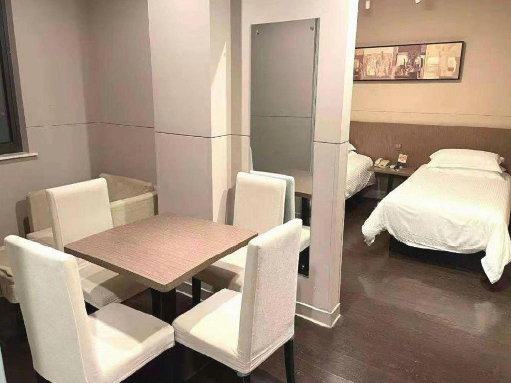 진장 인 실렉트 상하이 난징 로드 주변 거리