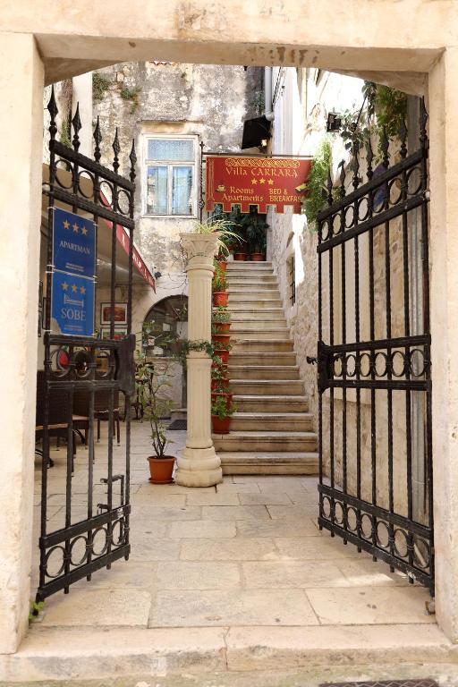 Villa Carrara — Hotel in Trogir