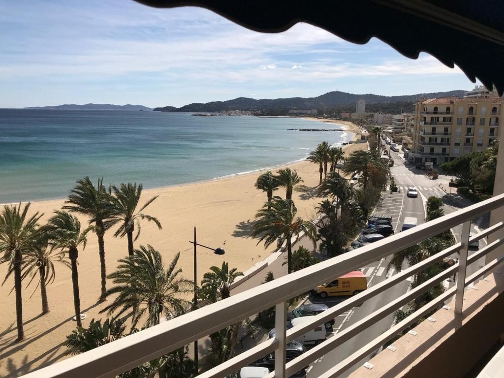 Appartement T2 au Lavandou avec Garage et Balcon - FR-1-308-57 - 2