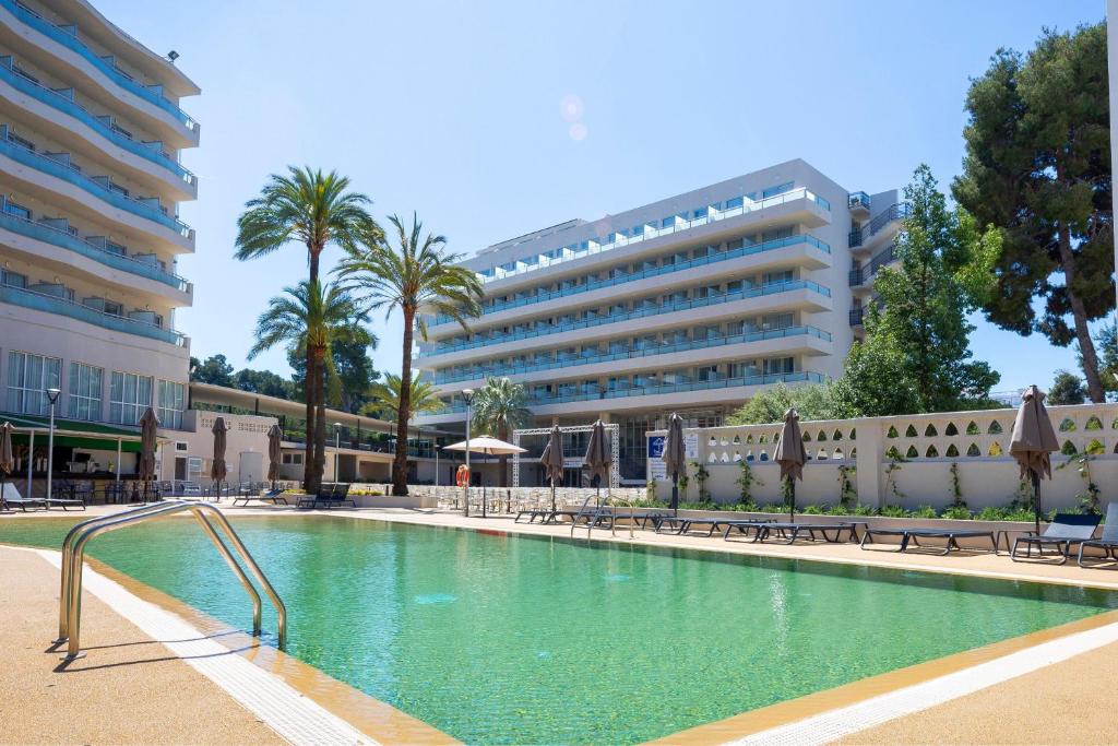 Medplaya Hotel Calypso — Swimming pool in Salou, Catalonia