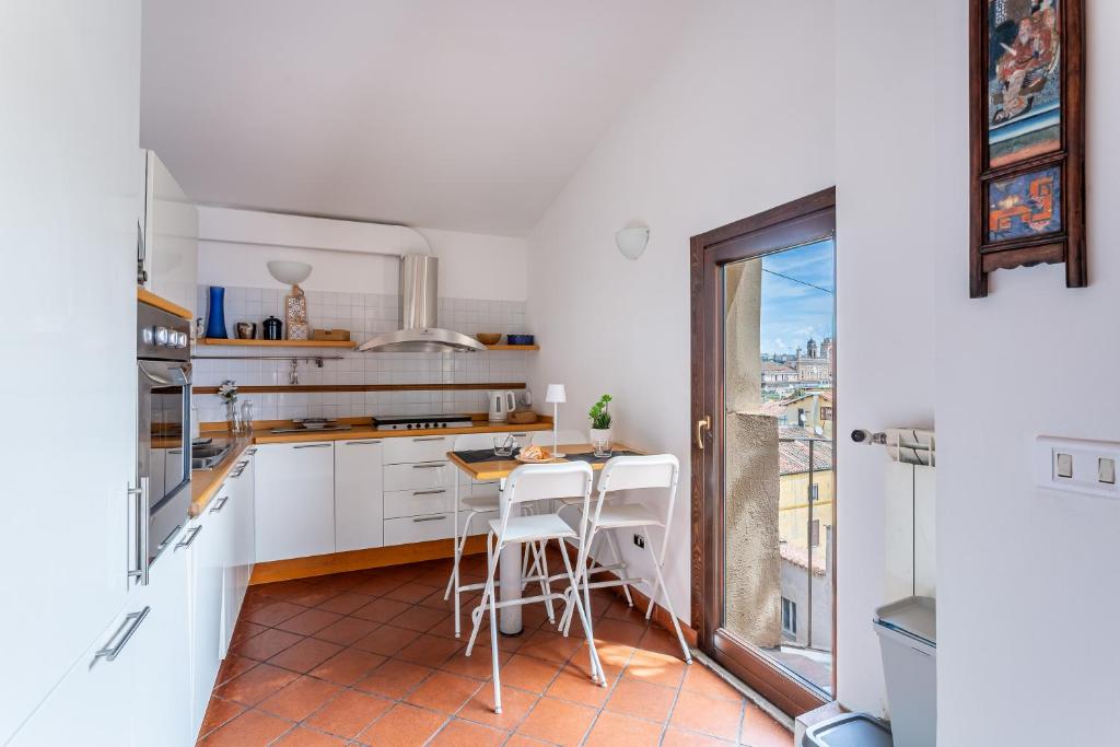 iFlat Pantheon & La Dolce Vita Skyline Penthouse - 4