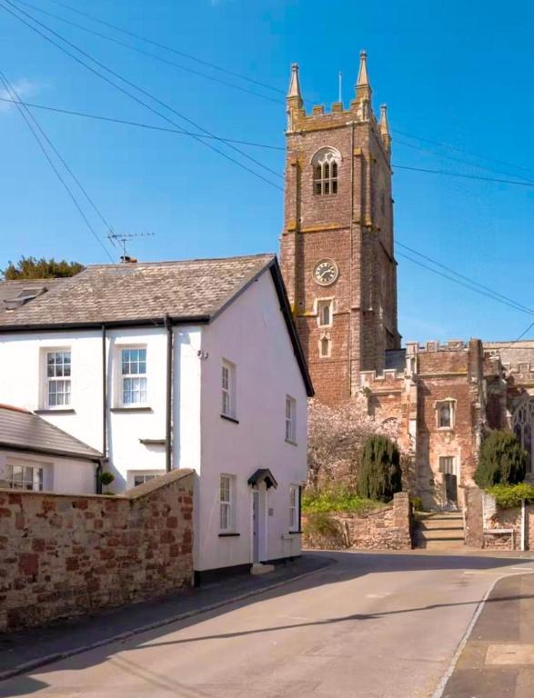 Dog-friendly whole cottage in a village near Exeter