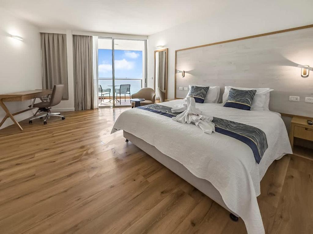 The Sharon Crown Suite, Herzliya Pituah