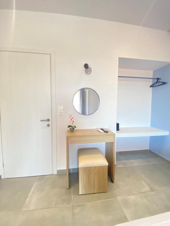 Paradiso Hotel Corfu Sea View Apartments with Pool in Ipsos — Hotel rooms in Ypsos, Ionian Islands