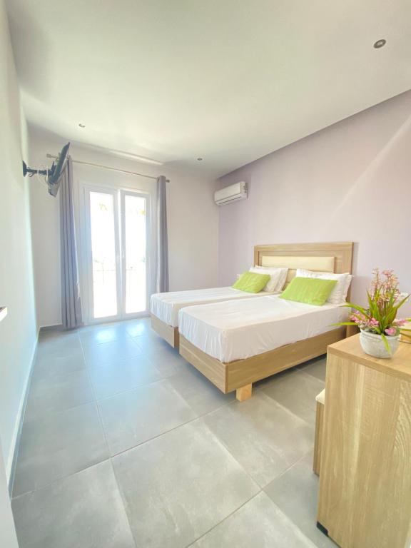 Paradiso Hotel Corfu Sea View Apartments with Pool in Ipsos — Hotel rooms in Ypsos, Ionian Islands