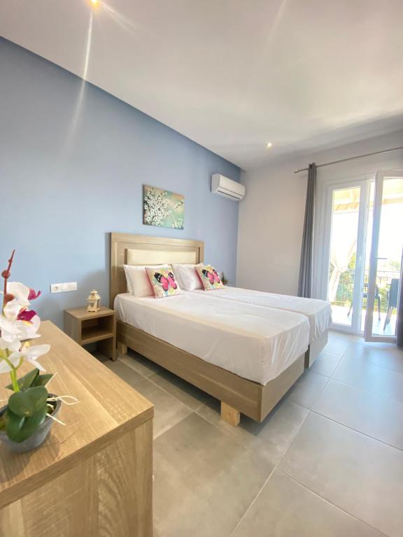 Paradiso Hotel Corfu Sea View Apartments with Pool in Ipsos — Hotel rooms in Ypsos, Ionian Islands