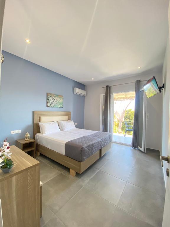 Paradiso Hotel Corfu Sea View Apartments with Pool in Ipsos — Hotel rooms in Ypsos, Ionian Islands