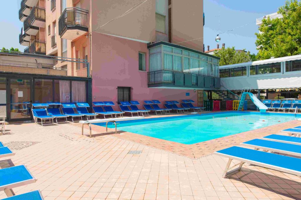Hotel 2000 photo