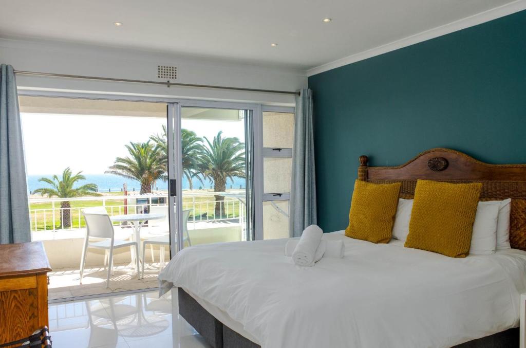 First floor apartment with beautiful sea view, Кейптаун