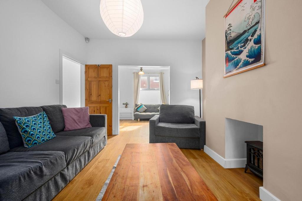 Bright 2BD Home - 10 mins to Central Manchester, Manchester