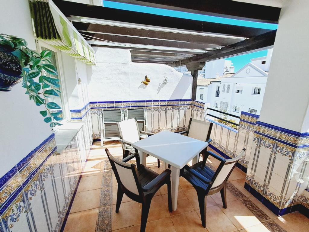 Stylish Apartment just steps from the beach - 4