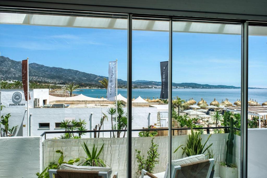 3095 Elegant Beachside Apartment in Puerto Banus - 4