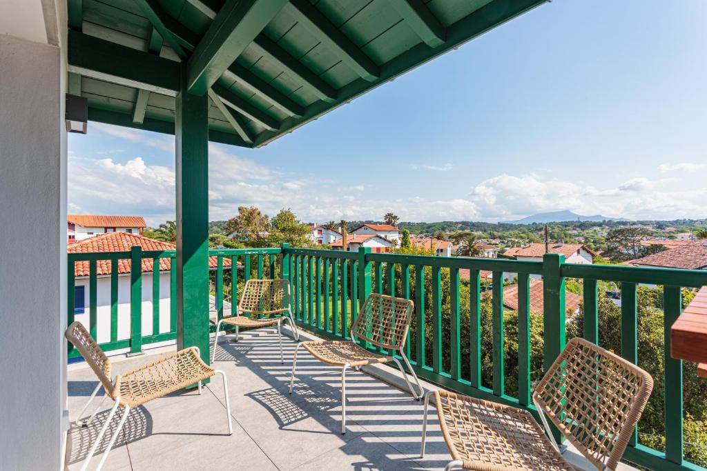 Bel appartement avec terrasse vue rhune, parking et proche des plages de Bidart, Bidart