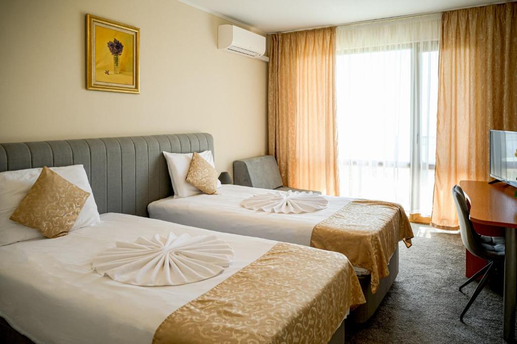 Paradise Hotel & Relax Center — Pokoje in Pomorie, Region Burgas