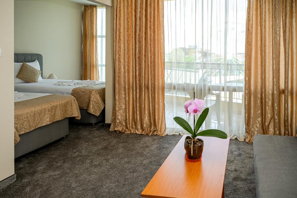 Paradise Hotel & Relax Center — Pokoje in Pomorie, Region Burgas