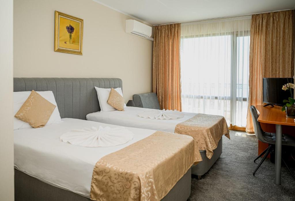 Paradise Hotel & Relax Center — Pokoje in Pomorie, Region Burgas