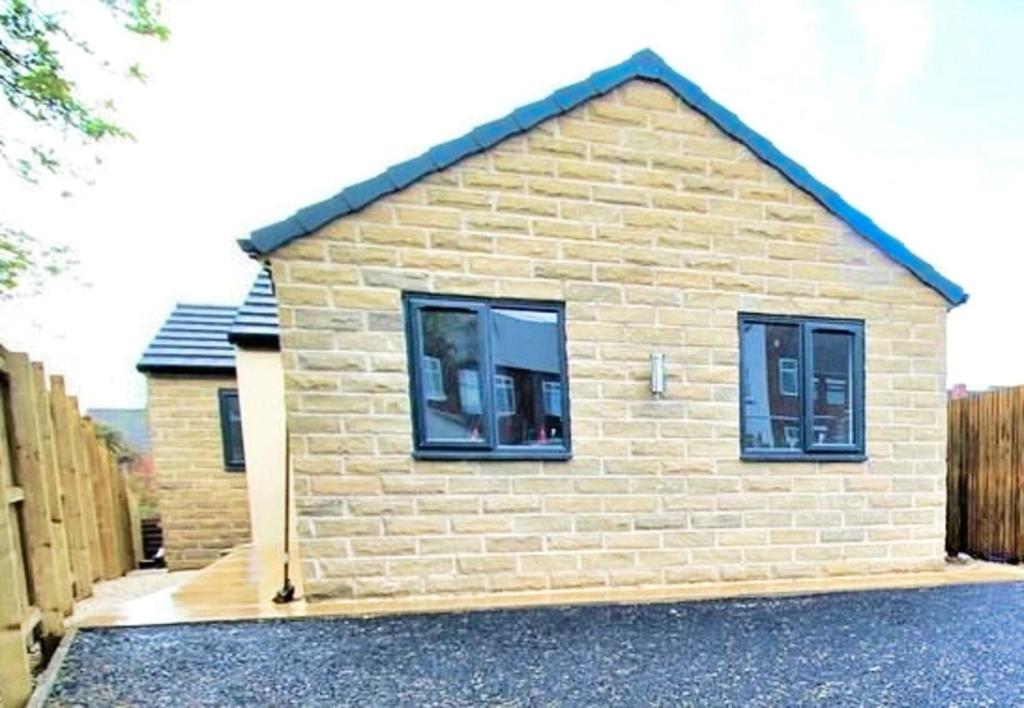 2 Bed Sleeps 4 Pet Friendly Free Parking, Rotherham