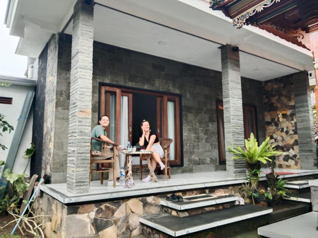 Niraka Home, Bebandem