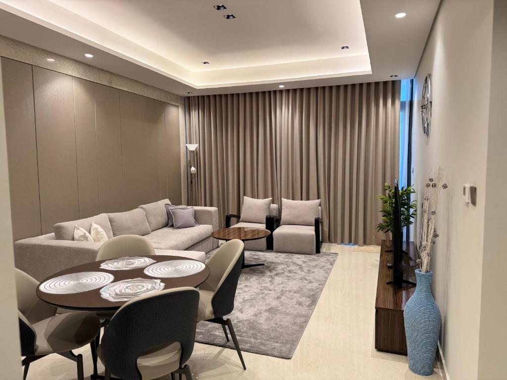 Modern 2BHK in Business Bay l Close to Paramount and SLS Hotels, Dubaj