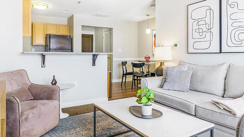 Landing Modern Apartment with Amazing Amenities (ID1805X71), Indianapolis