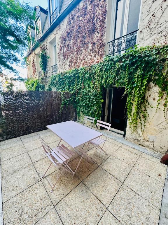 Studio with private terrace Neuilly sur Seine, Neuilly-sur-Seine