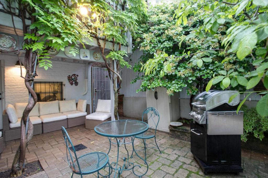 Sojourn BBQ & Secluded Patio in Capitol Hill, Washington