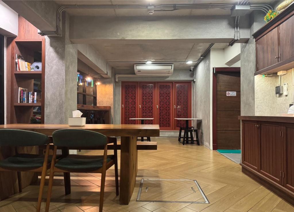 N5 拉差旺旅舍 (N5 Ratchawong Hostel)