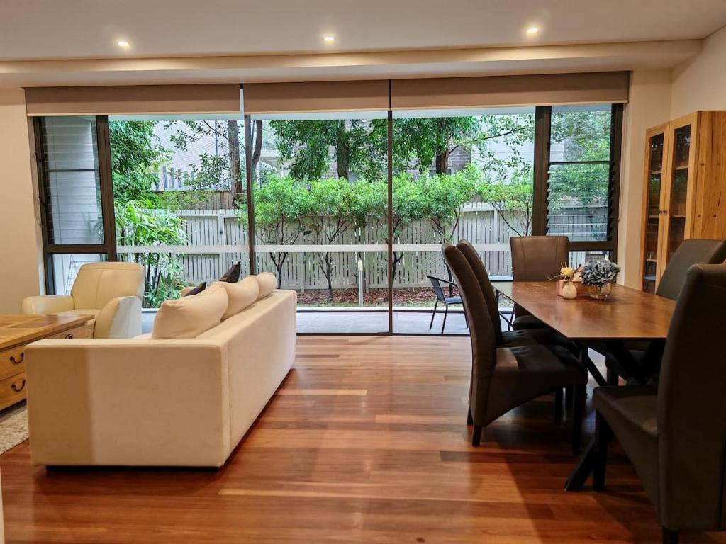 3BR APT in heart of Lindfield, Killara