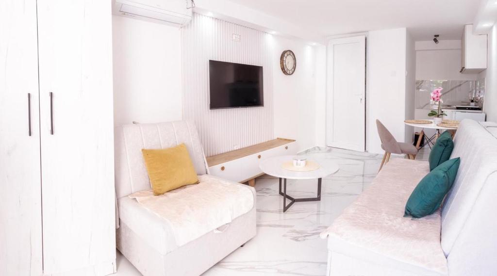 Mia Studio Apartment - 3