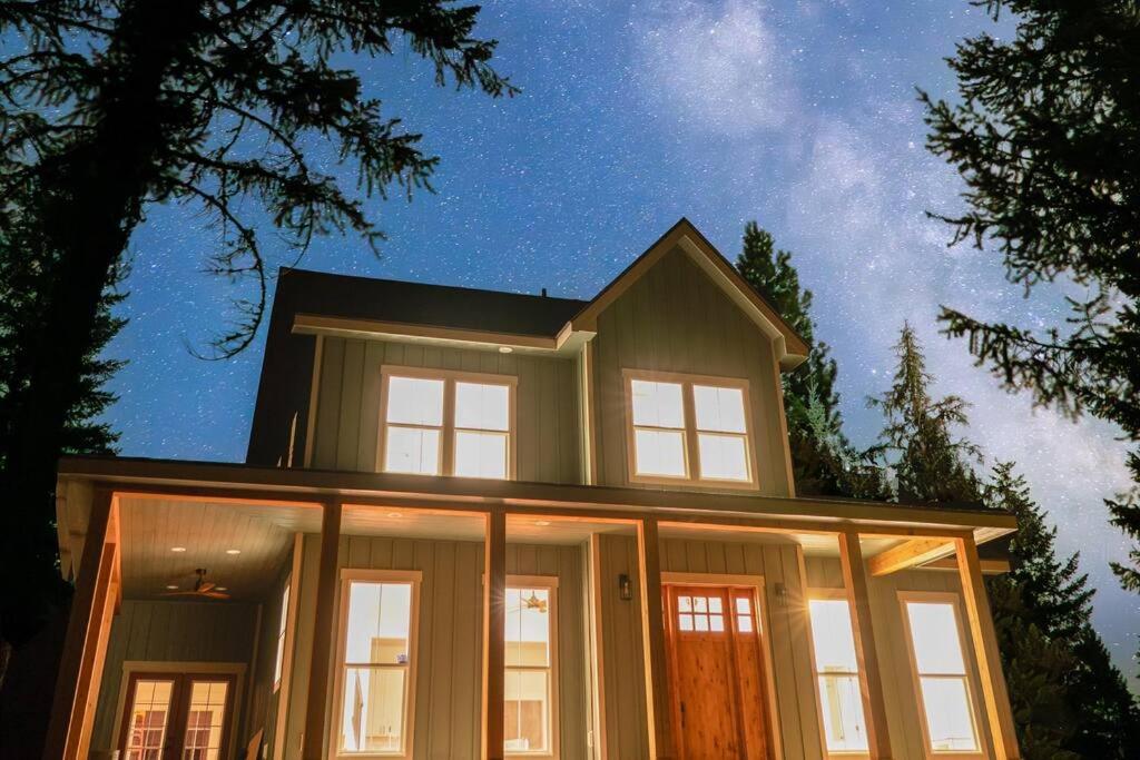 Cozy Escape at Moose Hollow, Deary