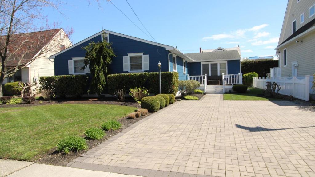 Comfortable Beach Hometwo Blocks From Beach, Cape May