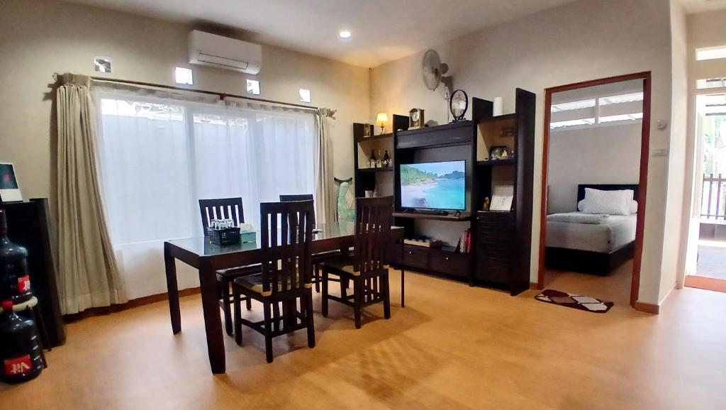 Ciput's Den, Bandung