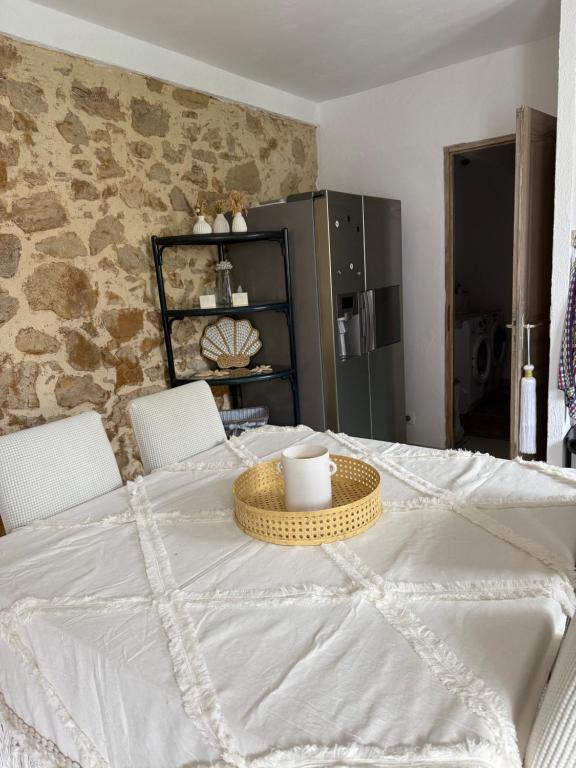 White Ventoux-central-parking gratuit-securise-terrasse & jardin - 3