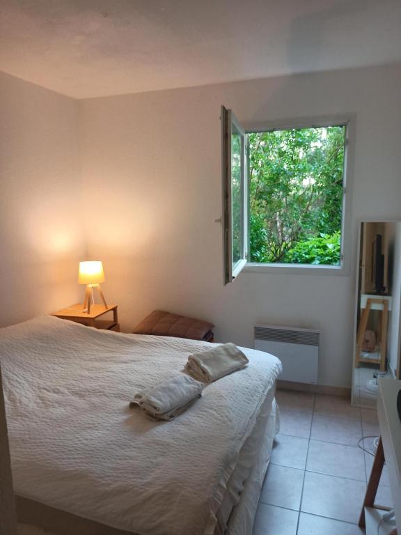 Bright & Calm 50qm - 10 min Antibes - 15 min Cannes - Pool & Tennis - 3