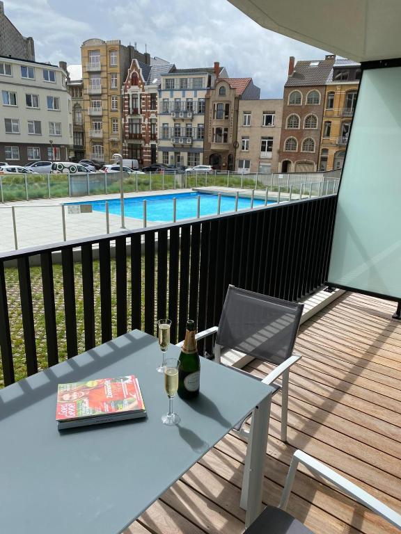 Renovated studio with swimming pool within walking distance of the beach T127, Ostende
