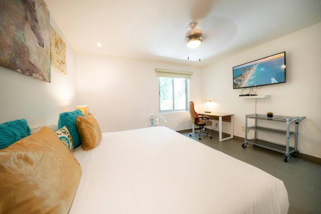 Condo Valentine 5 STAR, 4 Pools, Gym, Concierge Services, 24-HR Security - 4
