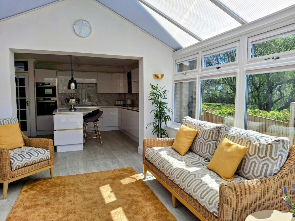 Modern townhouse with easy access to London, Ingatestone