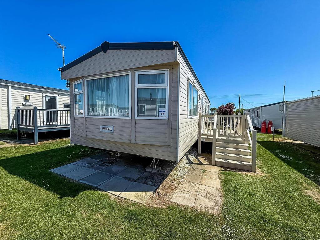 Lovely 8 Berth Caravan With Decking At California Cliffs In Norfolk Ref 50015J, Great Yarmouth