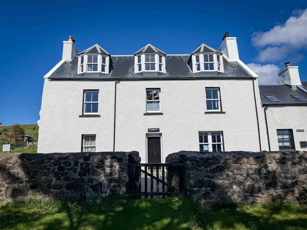 The Captain's House, Stein