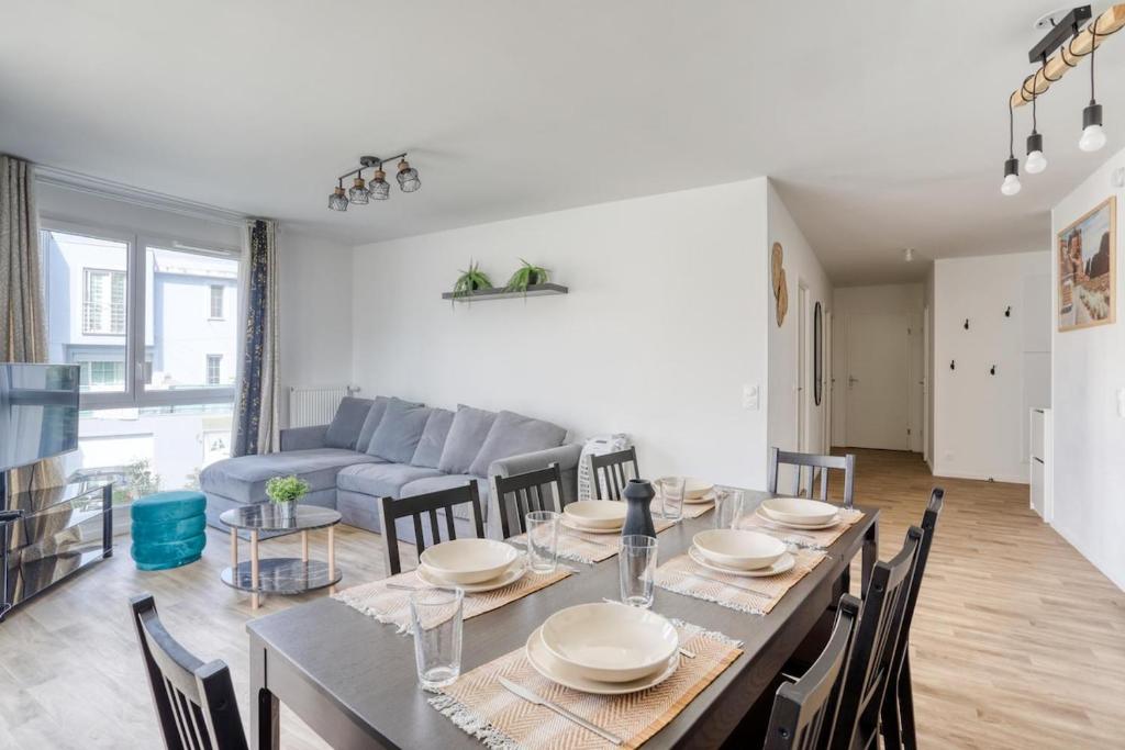 New - Paris, CDG, Villepinte Expo, Disney, Astérix, Sevran