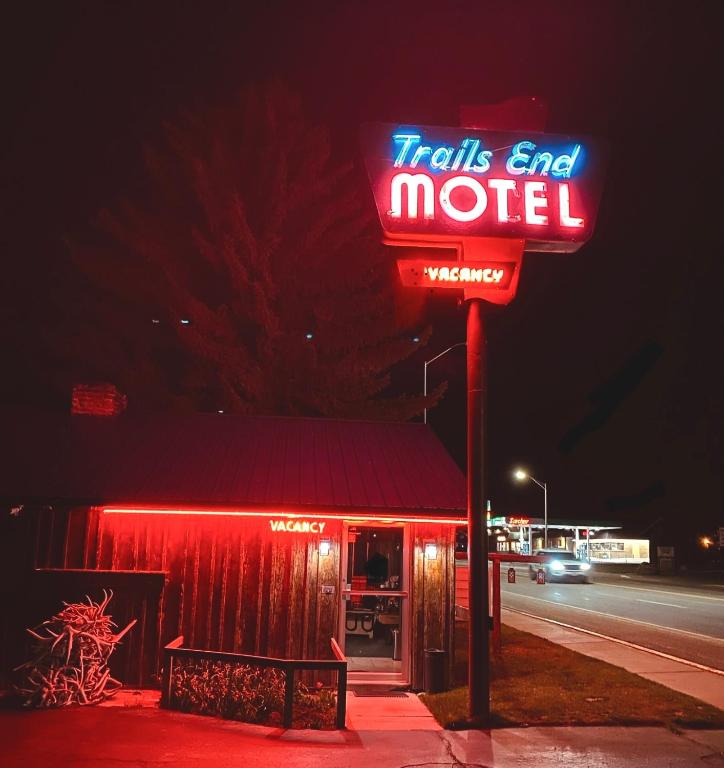 Trails end motel, Dubois