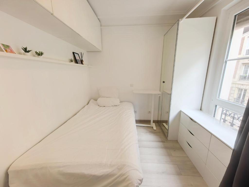 Marais Side Apartment Paris 11e - 5