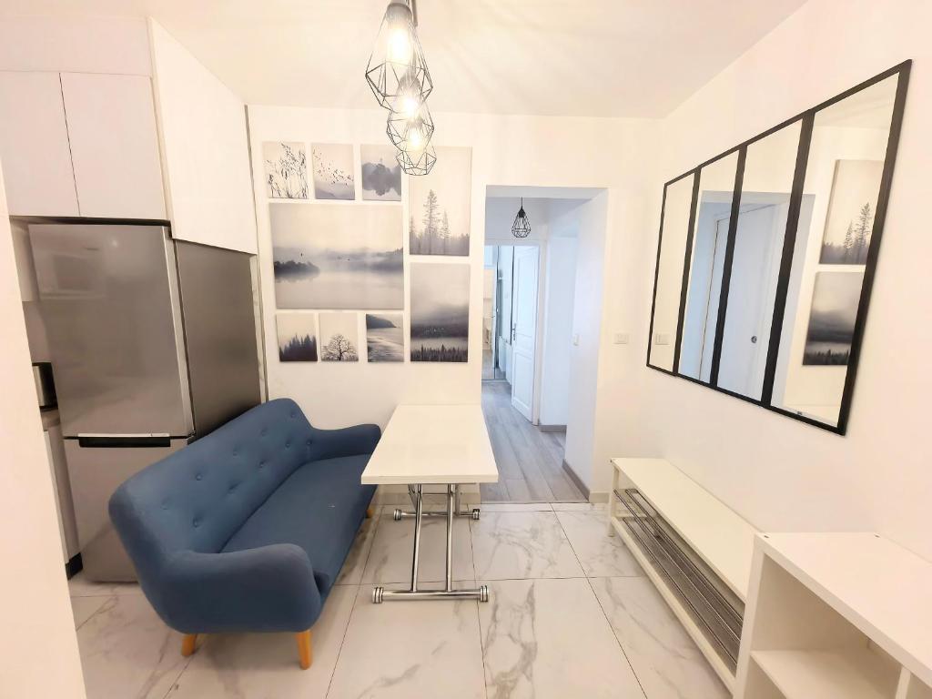 Marais Side Apartment Paris 11e - 2