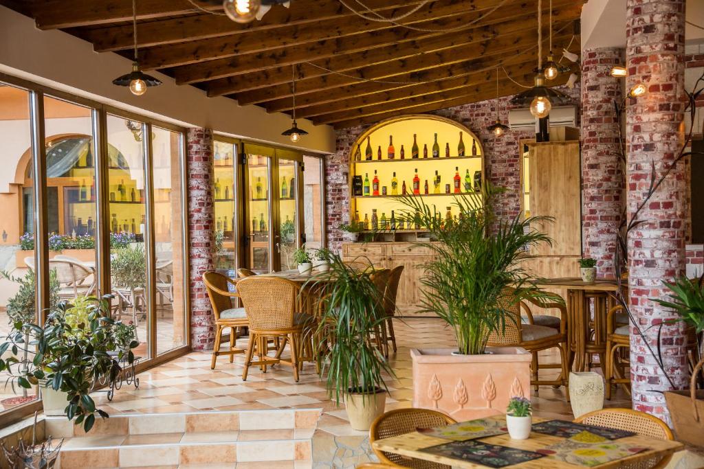 Exterior view, Platan Garden Rooms & Restaurant in Hajduszoboszlo