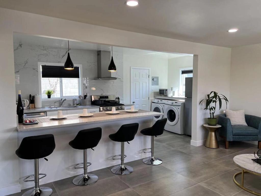 Gated & remodeled 2b2b house 3373, Baldwin Park