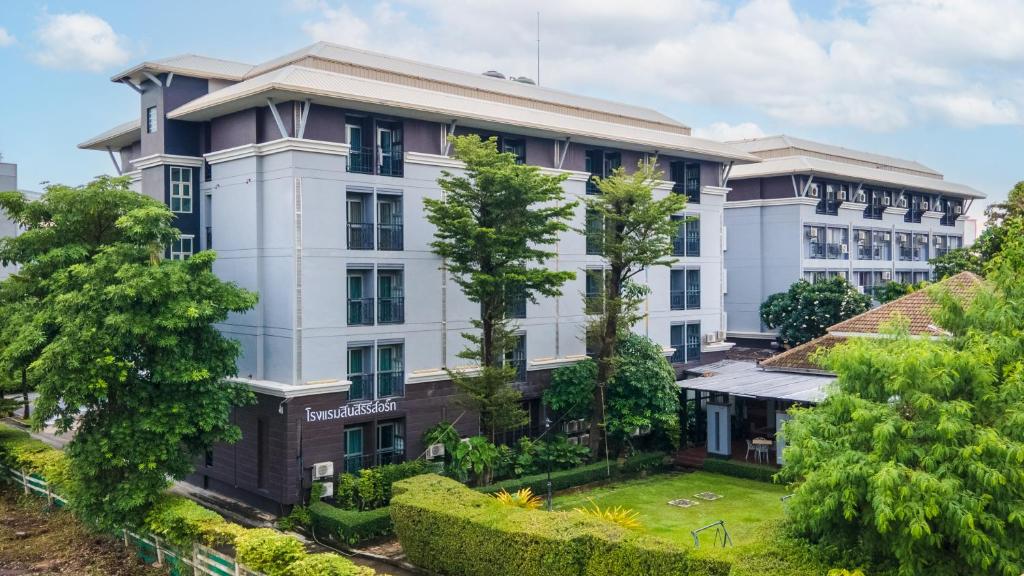 โรงแรมสินสิริ ปัญญา-รามอินทรา, Ban Bang Chan